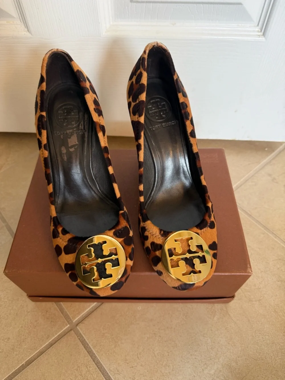 Tory Burch Leopard Print Calf-Hair Pumps with Gold Logo size 7 Y2K style
